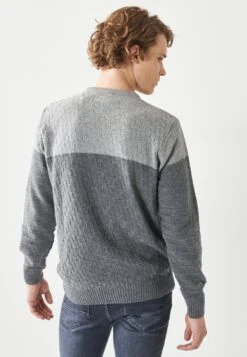 STANDARD FIT - Trui -Herenkleding Verkoopwinkel 1fe99b200ed04b5a95ed7090a2659cb6