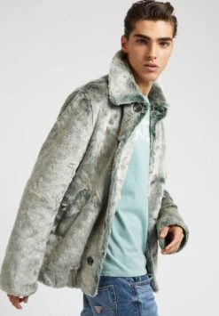 Guess GRAFFITI - Winterjas 9 Guess GRAFFITI - Winterjas -Herenkleding Verkoopwinkel 4e5e2cd6db0346a3b9fa6f5a46e5a268