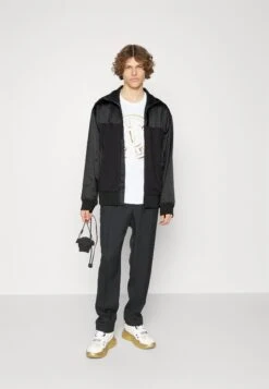 Versace Jeans Couture CRINKLE - Korte Jassen -Herenkleding Verkoopwinkel 973fa36e29b7422e912995239621127c