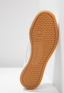 Reebok Classic CLUB C 85 UNISEX - Sneakers Laag -Herenkleding Verkoopwinkel 9a70abb042314c659037da7aa35cd8c9