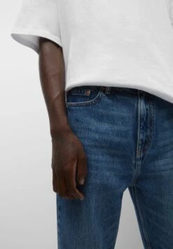 PULL & BEAR Straight Leg Jeans -Herenkleding Verkoopwinkel be5dc811658642f4812dad27851a4301